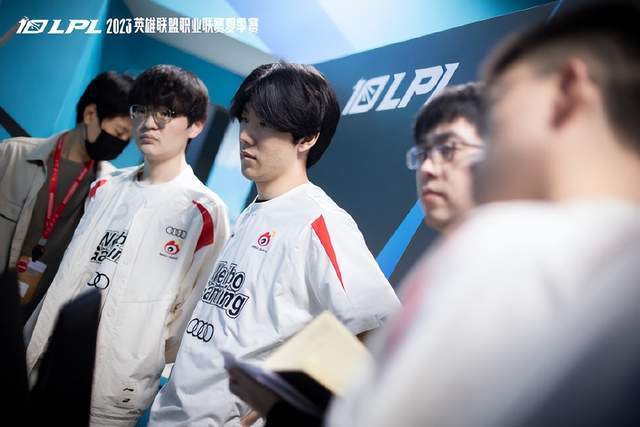 这名后卫终 这名后卫终