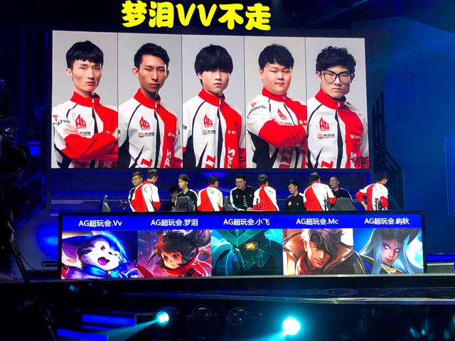 负手 负手